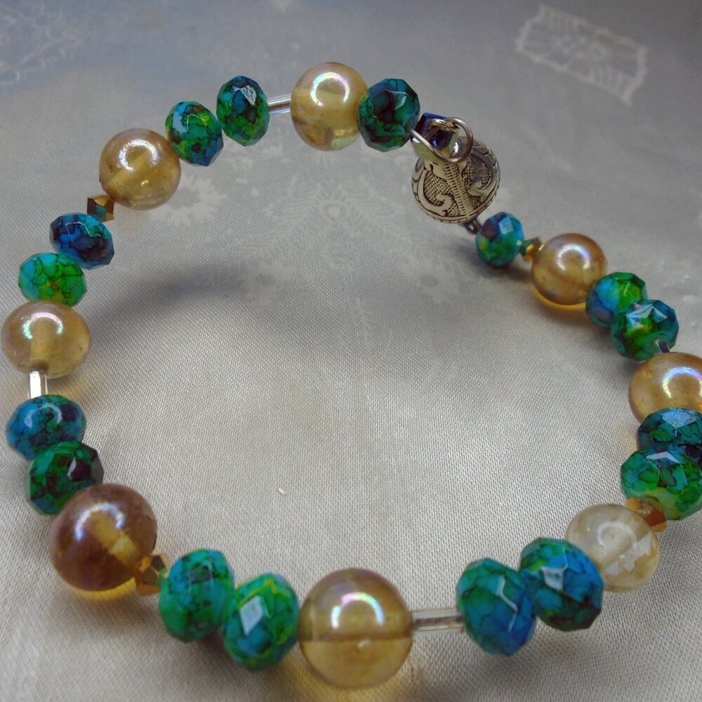 Green Bangle NEW Design, One of a kind " ZIG-ZAG " Bracelet with Sparkle - Picture 6 of 10